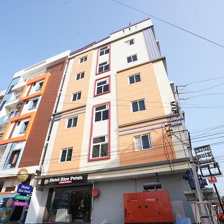 Hotel Blue Petals Shamshabad Exteriör bild